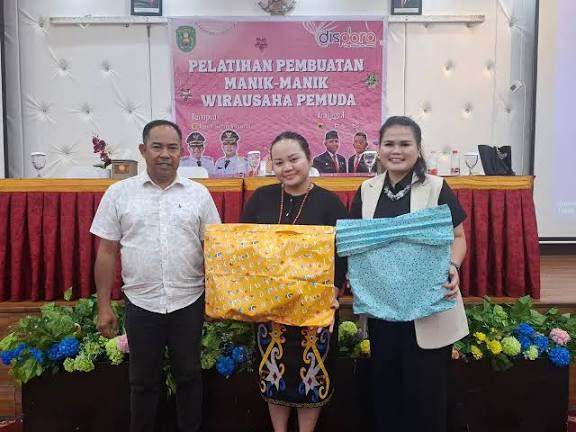 Dispora Kutim Bekali Pemuda Keterampilan Manik-Manik untuk Dorong Lahirnya Wirausaha Kreatif